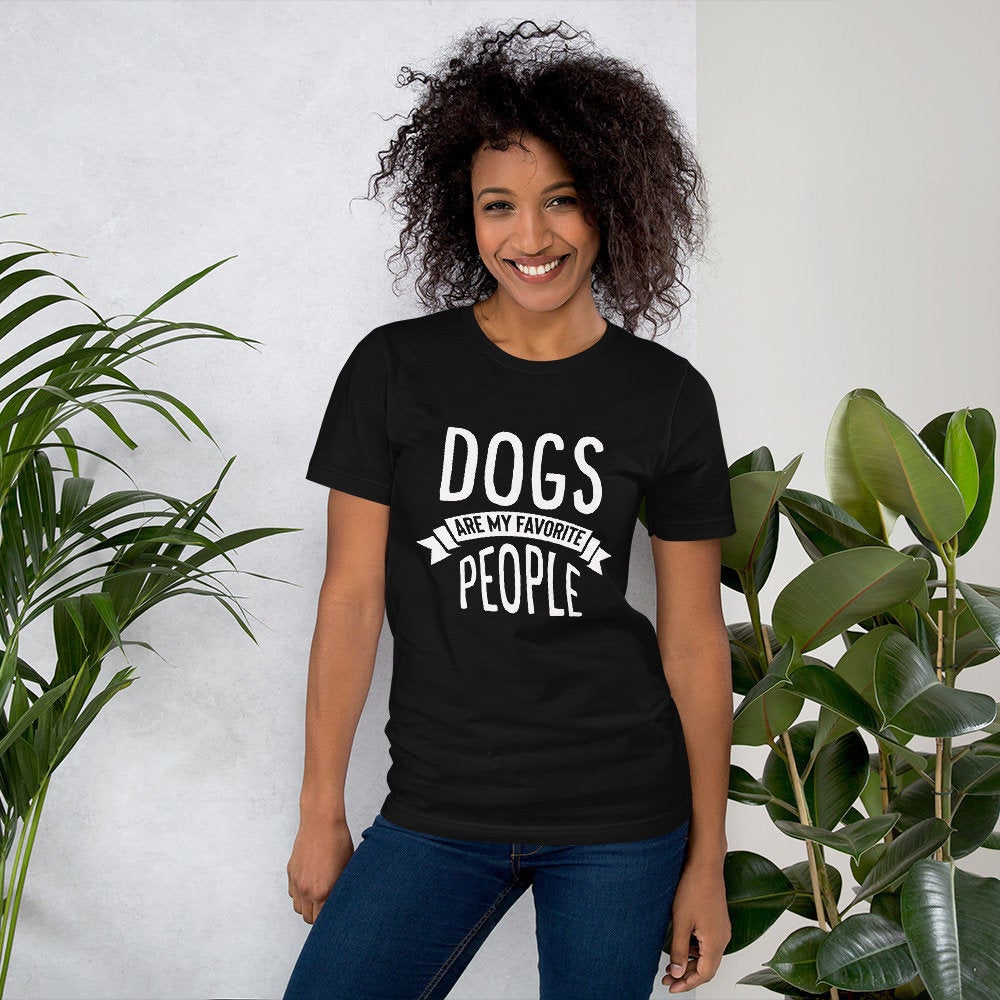 dogs are my favorite people black tee